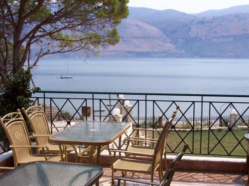 Lazaratos Hotel
